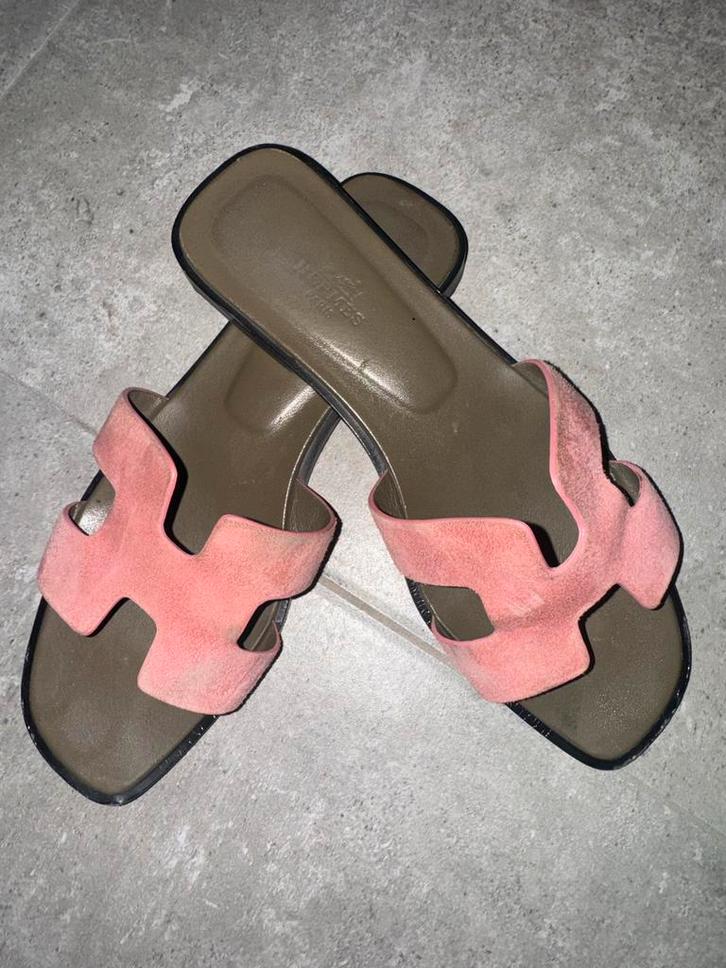 Hermes Suède Slippers - Maat 37,5 - Inclusief doos en bon, Kleding | Dames, Schoenen, Gedragen, Slippers, Roze, Ophalen of Verzenden