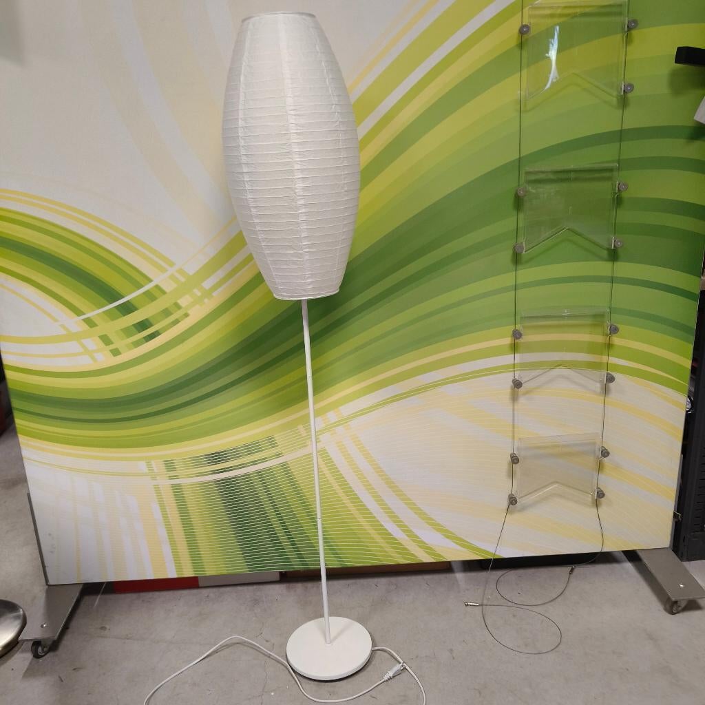Vloerlamp met witte rijstpapieren kap, Huis en Inrichting, Lampen | Vloerlampen, Ophalen, Gebruikt, Overige materialen, 150 tot 200 cm