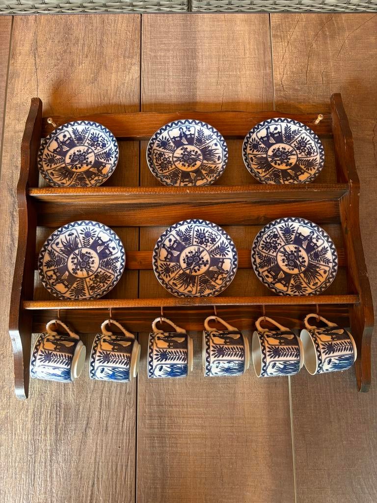 Rekje met Delfts Blauwe kop en schotels, Ophalen