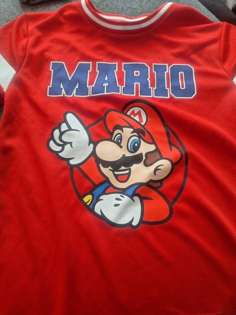 Super mario t-shirt (maat 122), Ophalen of Verzenden, Zo goed als nieuw, Jongen, Shirt of Longsleeve
