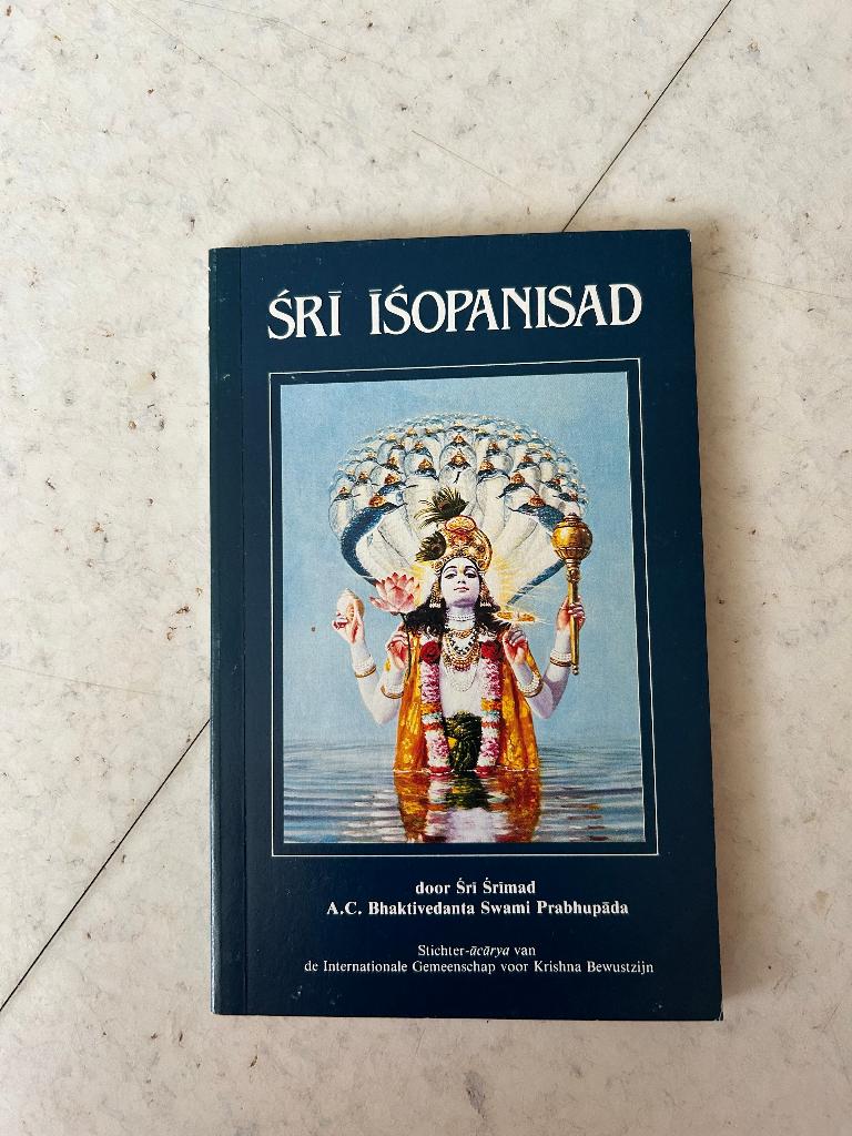 Sri Isopanisad door Sri Srimad, Ophalen of Verzenden, Zo goed als nieuw, Achtergrond en Informatie
