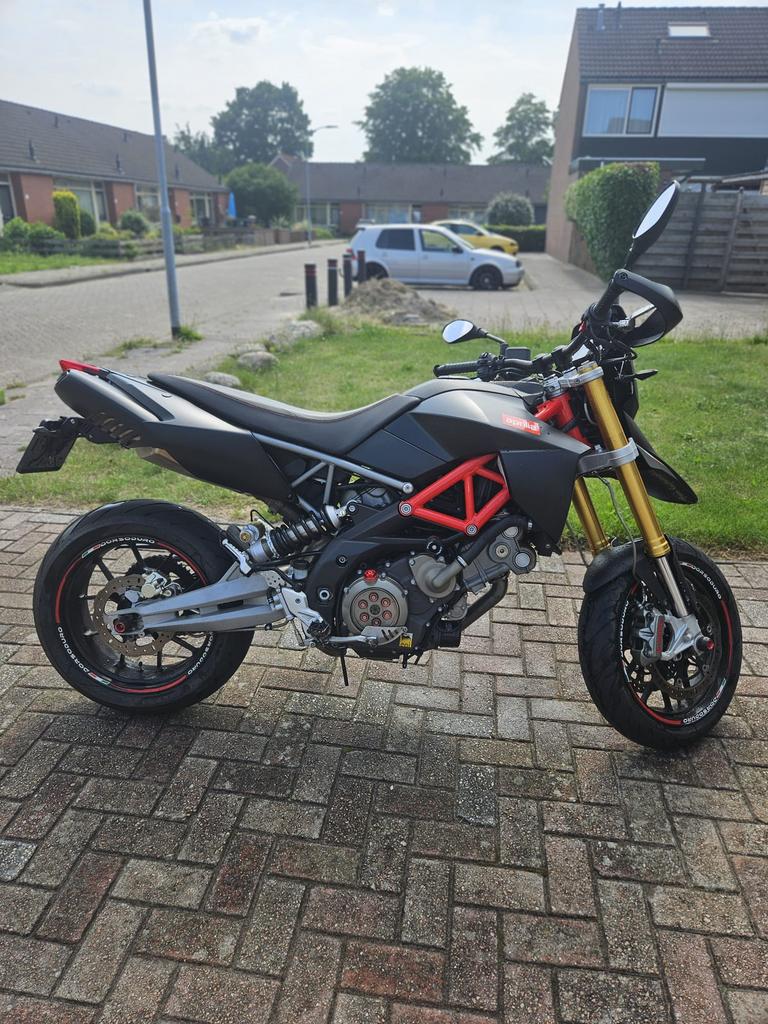 Aprilia dorsoduro 750, Particulier, Naked bike