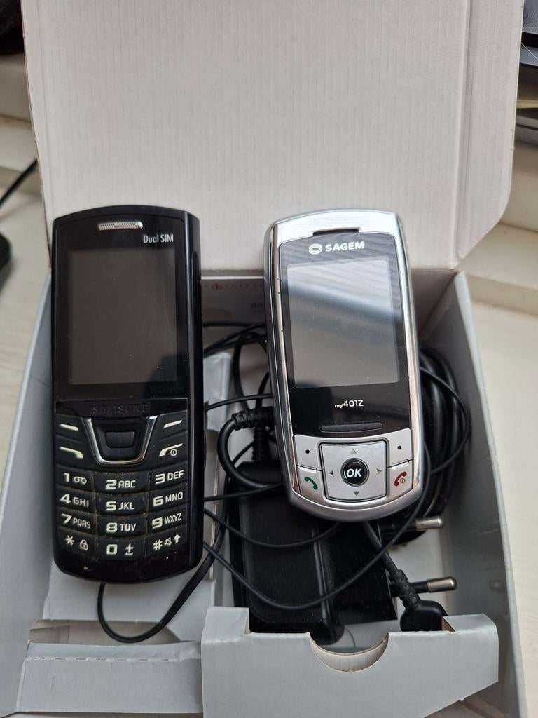Samsung Dual SIM & Sagem my401Z - Oude Mobiele Telefoons, Telecommunicatie, Mobiele telefoons | Samsung, Gebruikt, Overige modellen