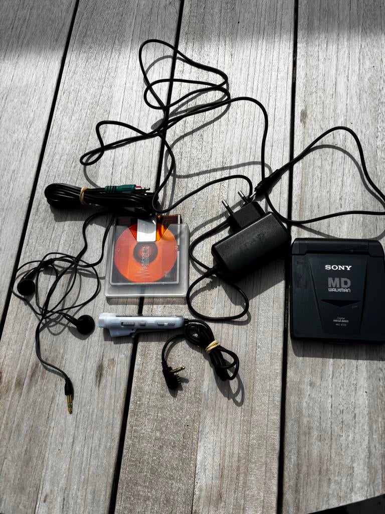 Sony MD Walkman MZ-E33, een draagbare mini disc speler., Ophalen of Verzenden, Minidisc-speler