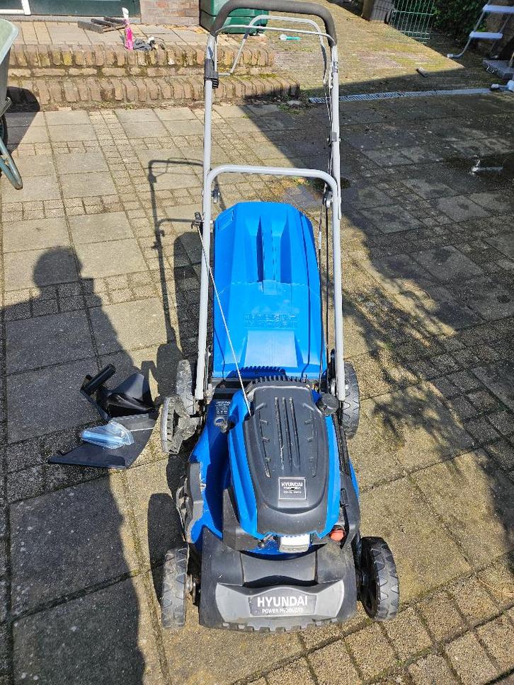 Hyundai grasmaaier, Tuin en Terras, Grasmaaiers, Gebruikt, Benzine-grasmaaier, 40 t/m 49 cm, Cirkelmaaier, Mulchfunctie, Opvangbak