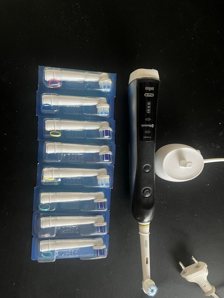 Oral B tandenborstel met opzetstukjes en lader, Gebruikt, -, -, Ophalen of Verzenden