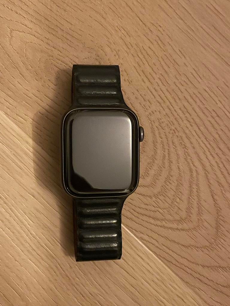 Apple Watch SE 44mm GPS spacegrijs nette staat, Zwart, IOS, Ophalen of Verzenden, Zo goed als nieuw