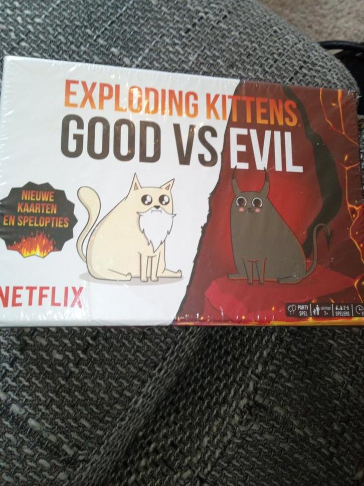 Exploding Kittens Good vs Evil, Hobby en Vrije tijd, Gezelschapsspellen | Kaartspellen, Nieuw, Vijf spelers of meer, Ophalen of Verzenden