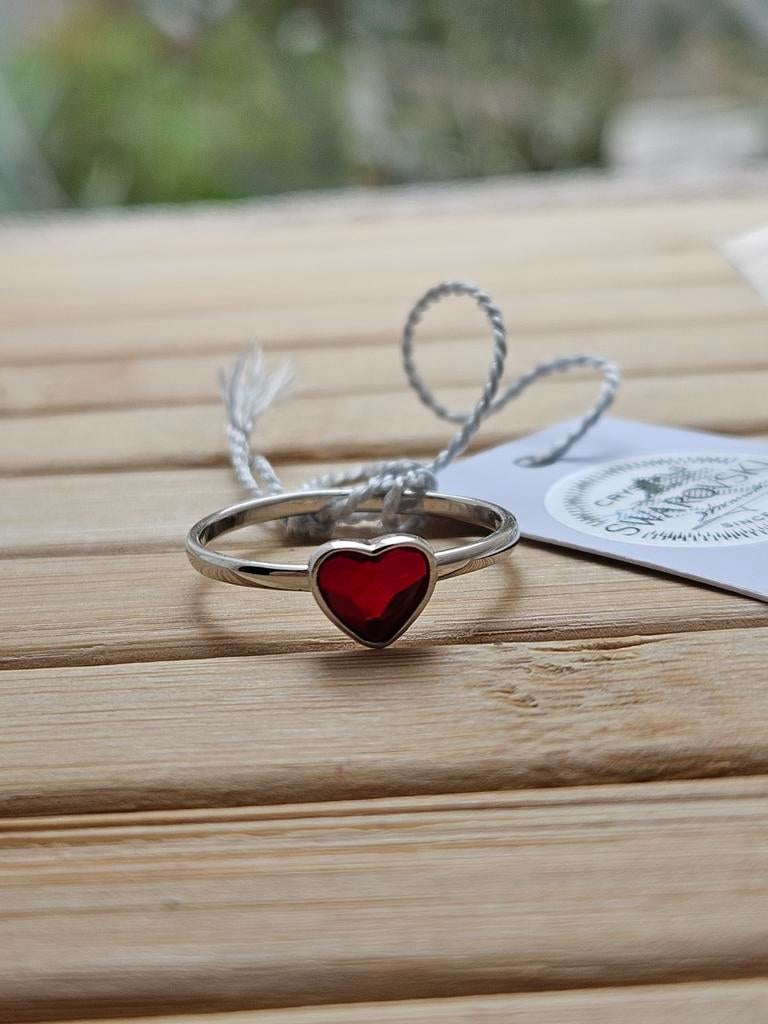 Sterling zilveren ring met Swarovski kristal hartje, Met kristal, Nieuw, Ophalen of Verzenden, 17 tot 18