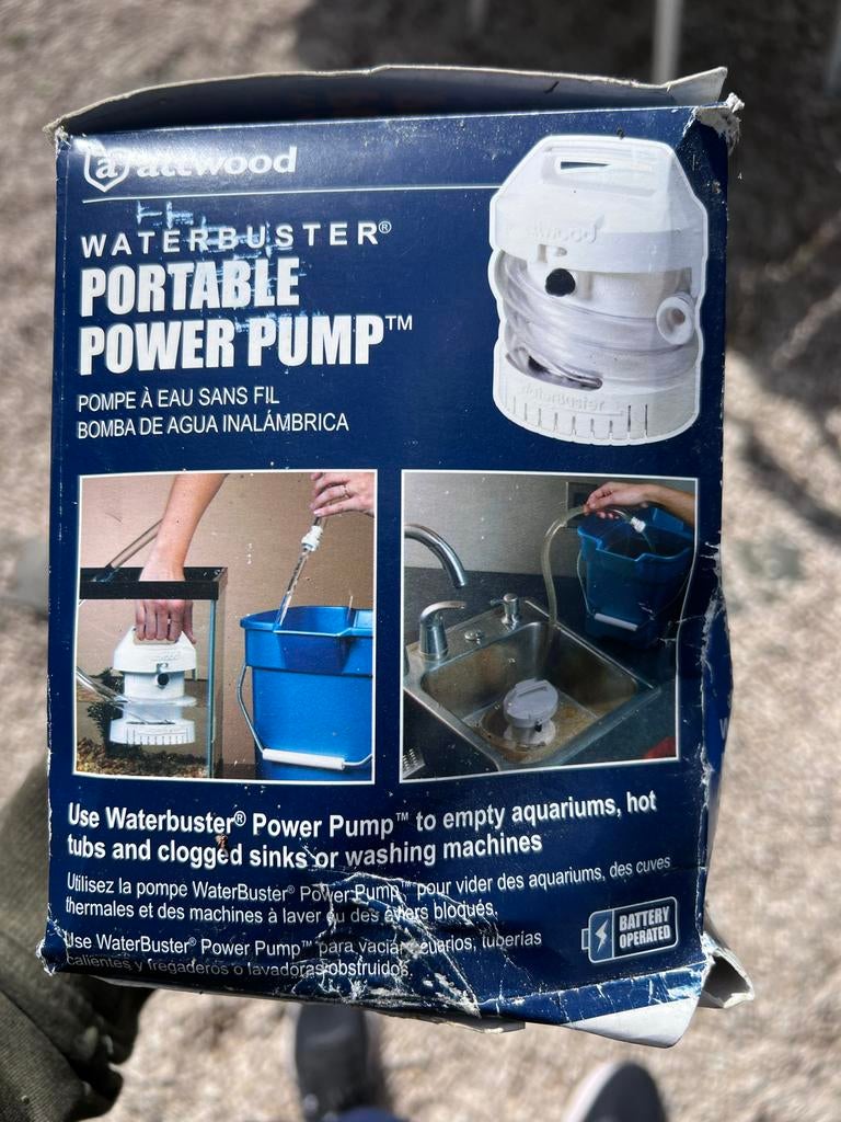 Attwood Waterbuster draagbare pomp op batterijen, Ophalen of Verzenden, Gebruikt