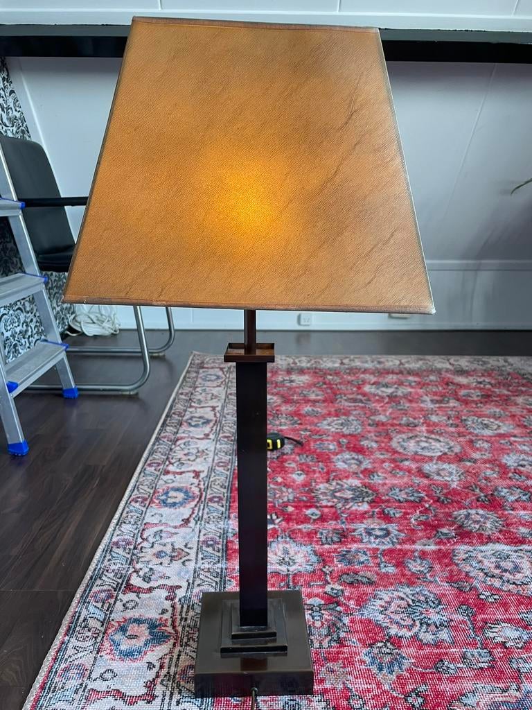 Schemerlamp met messing voet en vierkante kap, Ophalen of Verzenden, Gebruikt, Metaal, Minder dan 100 cm