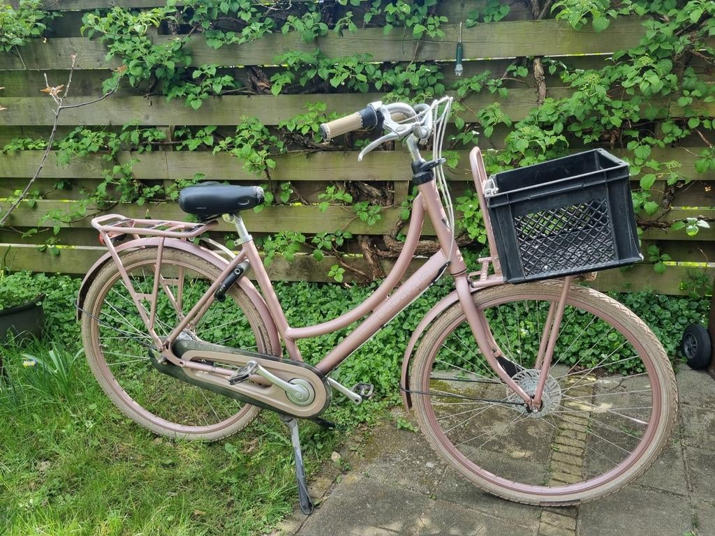 Batavus Diva 28 inch damesfiets met voordrager en een krat, Fietsen en Brommers, Fietsen | Dames | Damesfietsen, Ophalen, Gebruikt