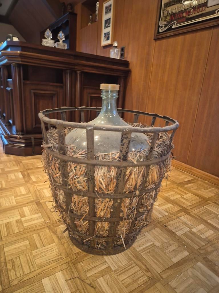 Antieke dame-jeanne / gistfles in metalen mand met stro, Ophalen