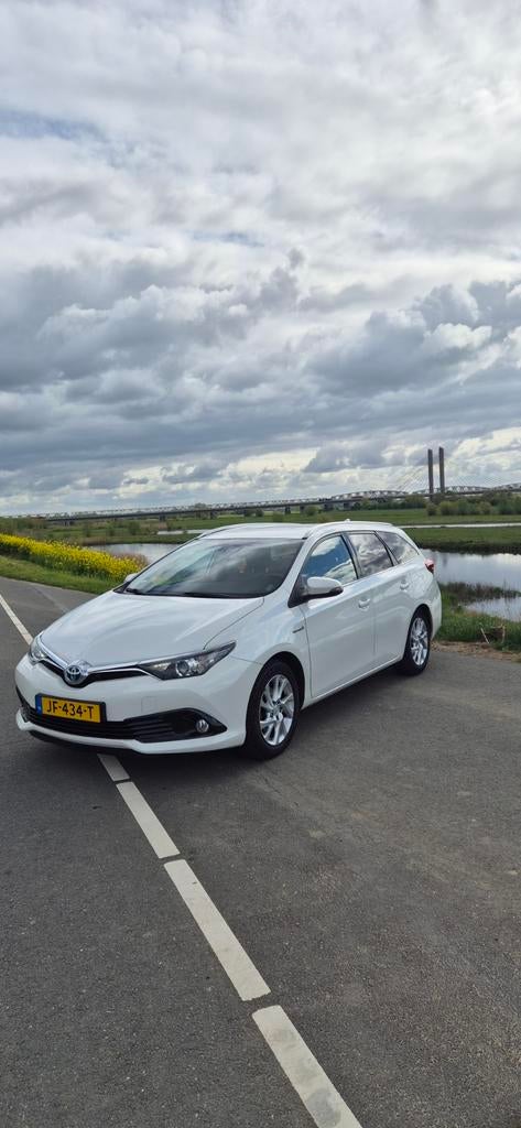 Toyota Auris 2015 Wit, Automaat, 28 km/l, 4 cilinders, Wit