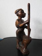 mooi uit hout gesneden beeldje 22 cm, Ophalen of Verzenden