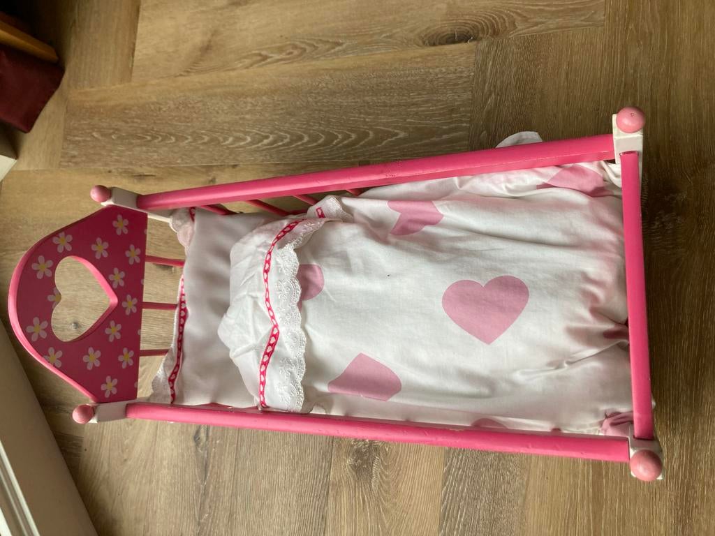 Roze houten poppenwieg, Ophalen, Gebruikt, Overige typen