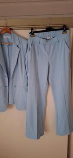 Nicolette Kluijver broekpak travelstof lichtblauw, Kleding | Dames, Jasjes, Kostuums en Pakken, Ophalen of Verzenden, Zo goed als nieuw