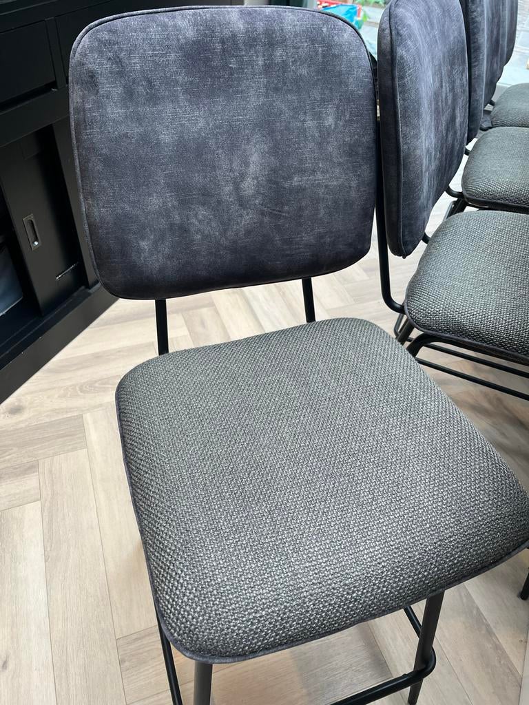 Barkruk Xooon grijs 4 stuks, Huis en Inrichting, Barkrukken, Ophalen, Gebruikt, Met voetsteun, 60 tot 90 cm