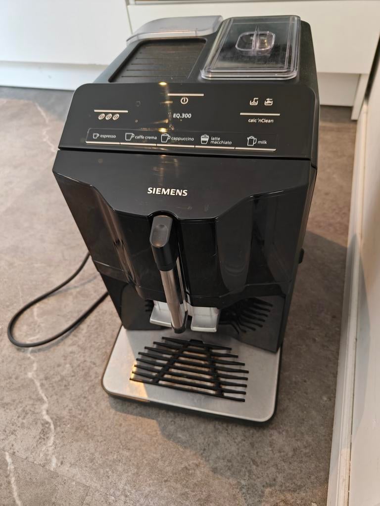 Siemens EQ.300 volautomatische espressomachine, Witgoed en Apparatuur, Koffiezetapparaten, Ophalen, Gebruikt, Espresso apparaat