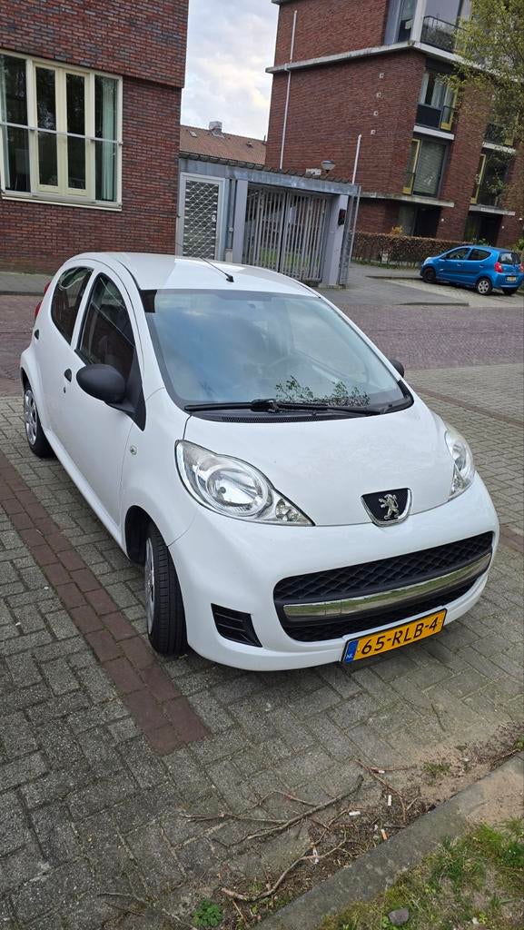 Peugeot 107 1.0 12V 5DR 2011 Wit Airco, Auto's, Peugeot, Voorwielaandrijving, Euro 5, 4 stoelen, Origineel Nederlands