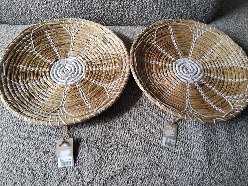 2 mooie rieten wand schalen, Huis en Inrichting, Woonaccessoires | Schalen en Manden, Ophalen, Zo goed als nieuw, Rond, Riet