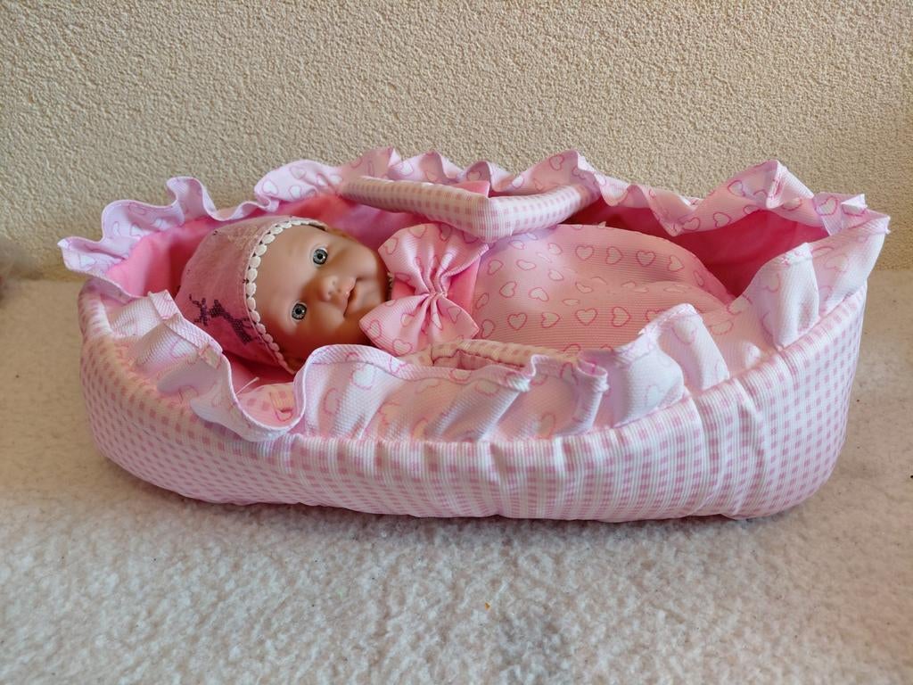 Mooie Babypop in Reiswiegje., Ophalen of Verzenden, Zo goed als nieuw, Babypop