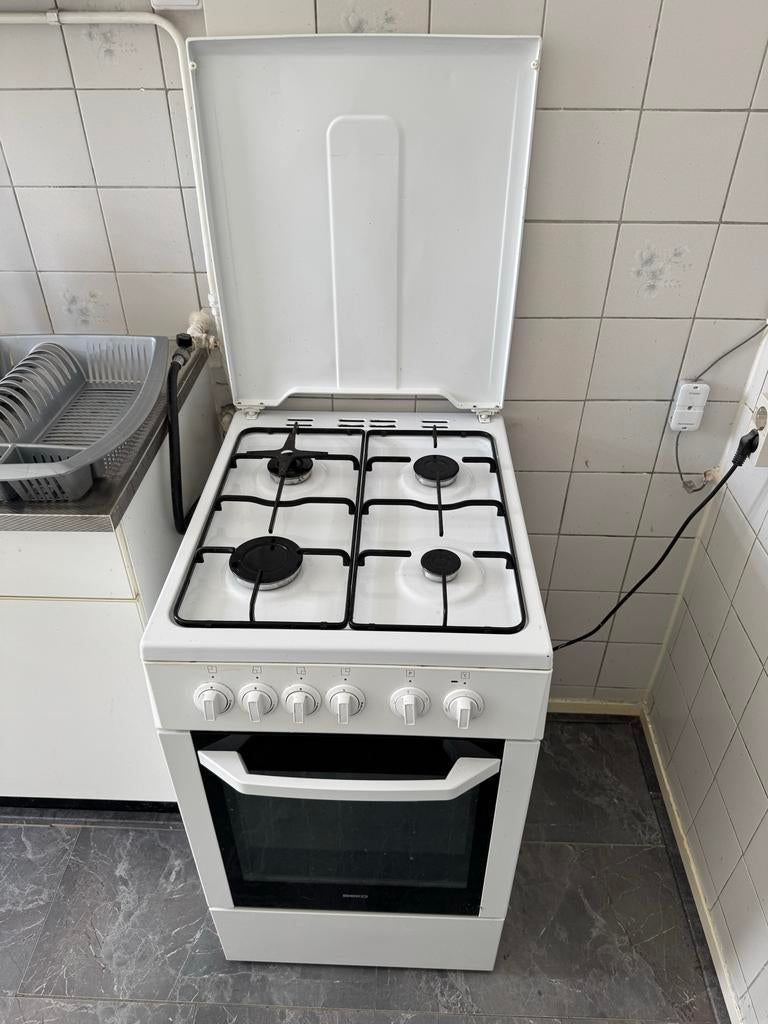 Beko gasfornuis met heteluchtoven, inclusief slang, Witgoed en Apparatuur, Ophalen, Gebruikt, Hete lucht, 4 kookzones