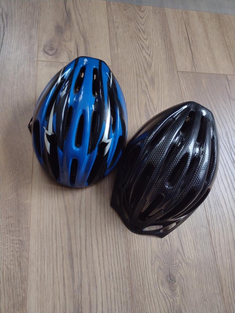 2 Fietshelmen maat 52-56 zwart en blauw, Ophalen of Verzenden, Zo goed als nieuw