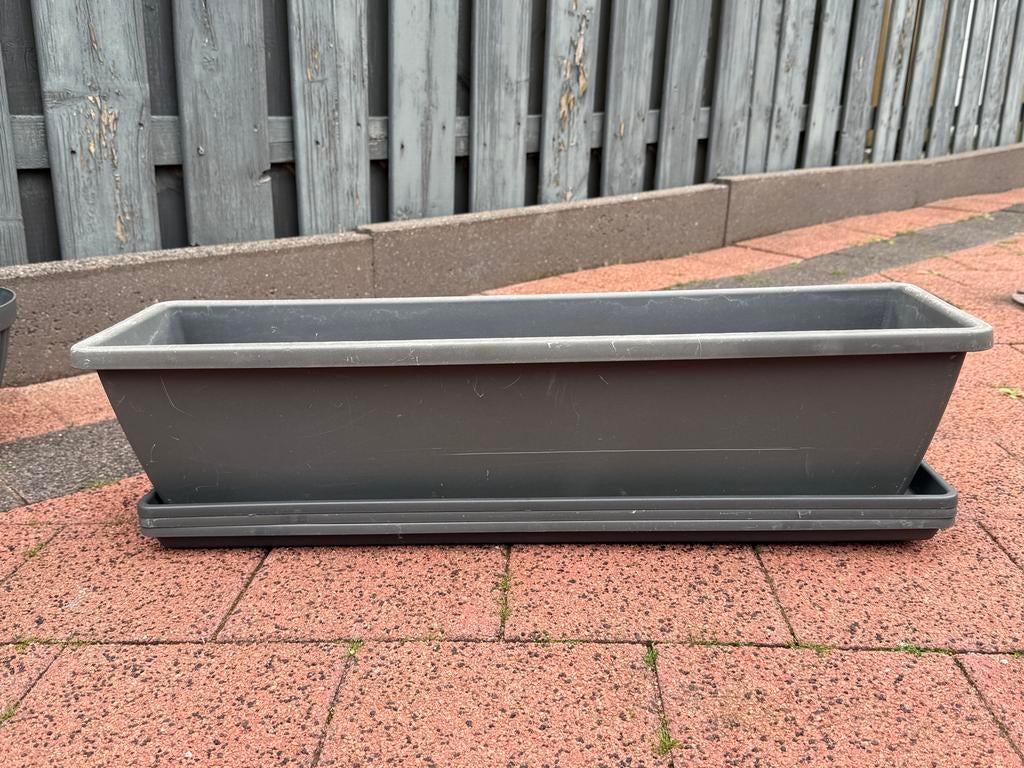 Grijze plantenbak met schotel - 70 cm breed, Tuin en Terras, Ophalen, Kunststof, Gebruikt, Minder dan 30 cm