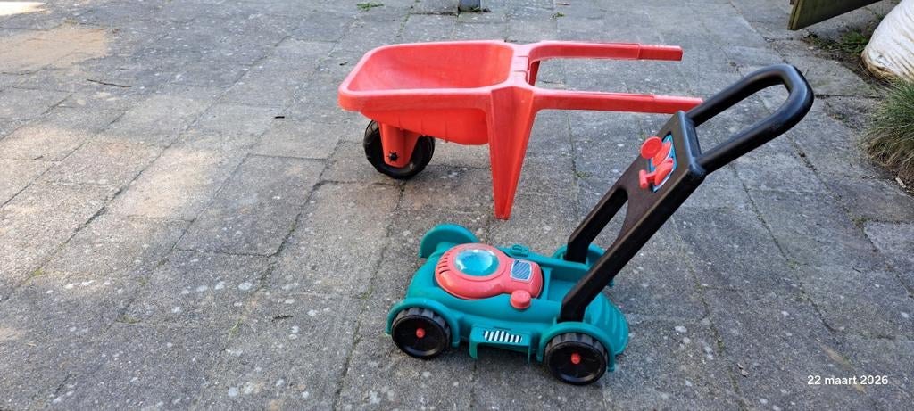 Kruiwagen en grasmaaier, Ophalen