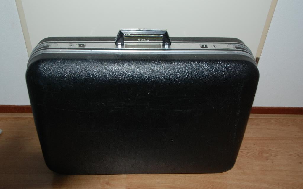 Stevige Delsey hard kunststof koffer met sleutels, Gebruikt, Hard kunststof, Verzenden, Slot