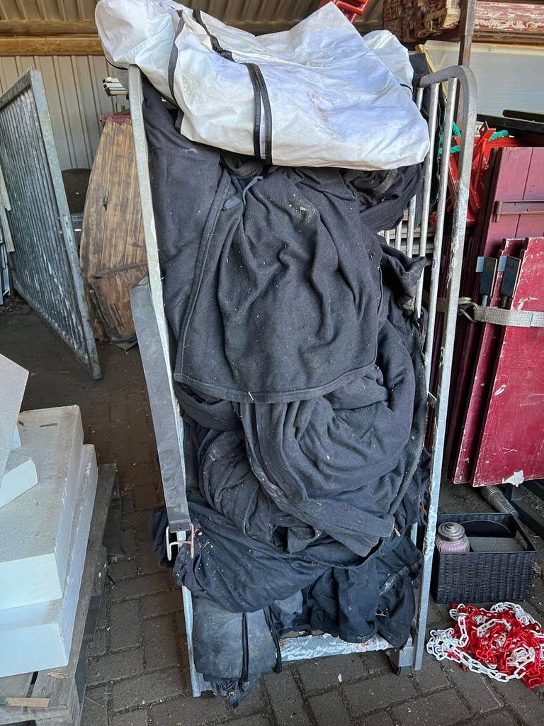 Theaterdoek veel! Grote kar vol, Ophalen, Gebruikt, Versiering