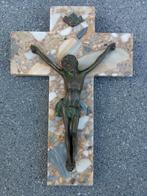 Kruis Jezus op granietsteen, met bronzen corpus., Ophalen of Verzenden, Gebruikt, Christendom | Katholiek