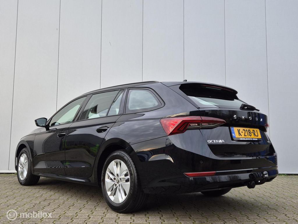 SKODA OCTAVIA COMBI 1.0 E-TSI/FULL LED/TREKHAAK/ELEK-KOFFER/, Gebruikt, Euro 6, Parkeersensor, Zwart