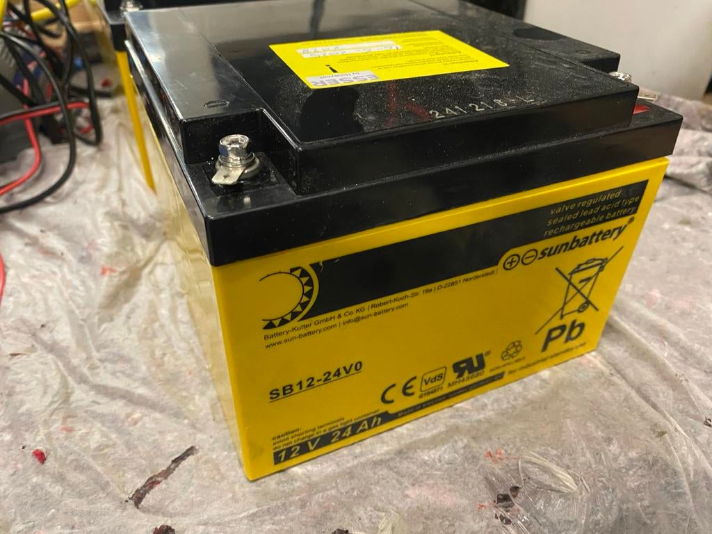 2 accu's 12V 24Ah Sunbattery SB12-24V0 (z.g.a.n.), Ophalen of Verzenden, Gebruikt, Universele onderdelen