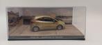 #60 Ford Ka James bond auto met boekje, Hobby en Vrije tijd, Modelauto's | 1:43, Verzenden, Nieuw, Auto, Universal Hobbies