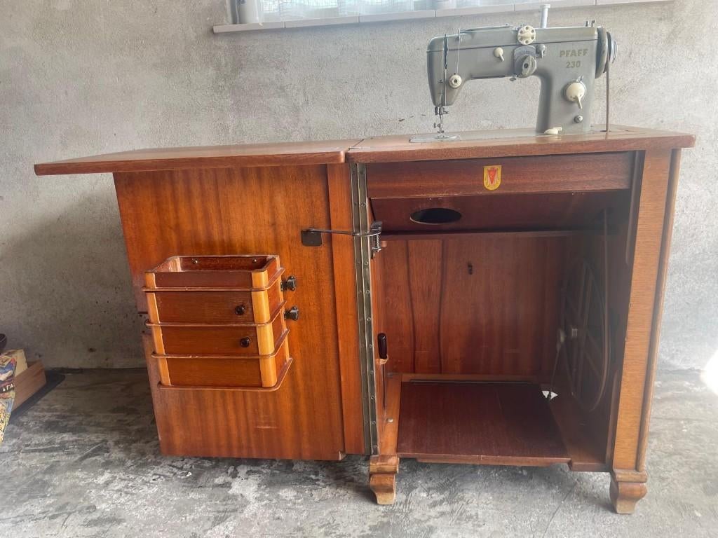 PFAFF 230 trapnaaimachine, Antiek en Kunst, Ophalen of Verzenden