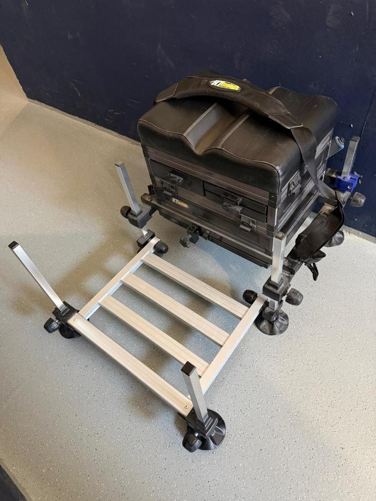 Viskoffer, Watersport en Boten, Hengelsport | Algemeen, Ophalen, Zo goed als nieuw, Koffer of Tas