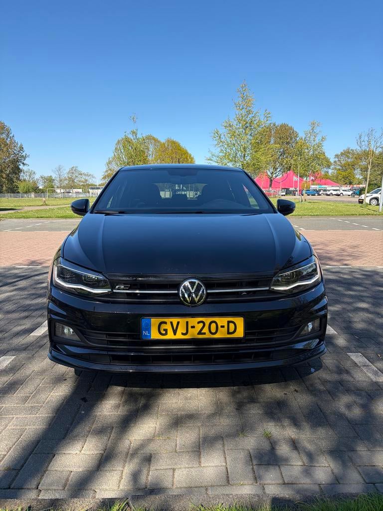 Volkswagen Polo R-Line 1.0 TSI 110pk Dsg-7 2021, Auto's, Zwart, 600 kg, 1100 kg, Geïmporteerd