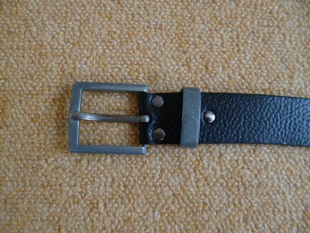 Zwart leren riem.  BIJ €25 KOPEN GRATIS VERZENDEN, Kleding | Heren, Riemen en Ceinturen, Ophalen of Verzenden, Zo goed als nieuw