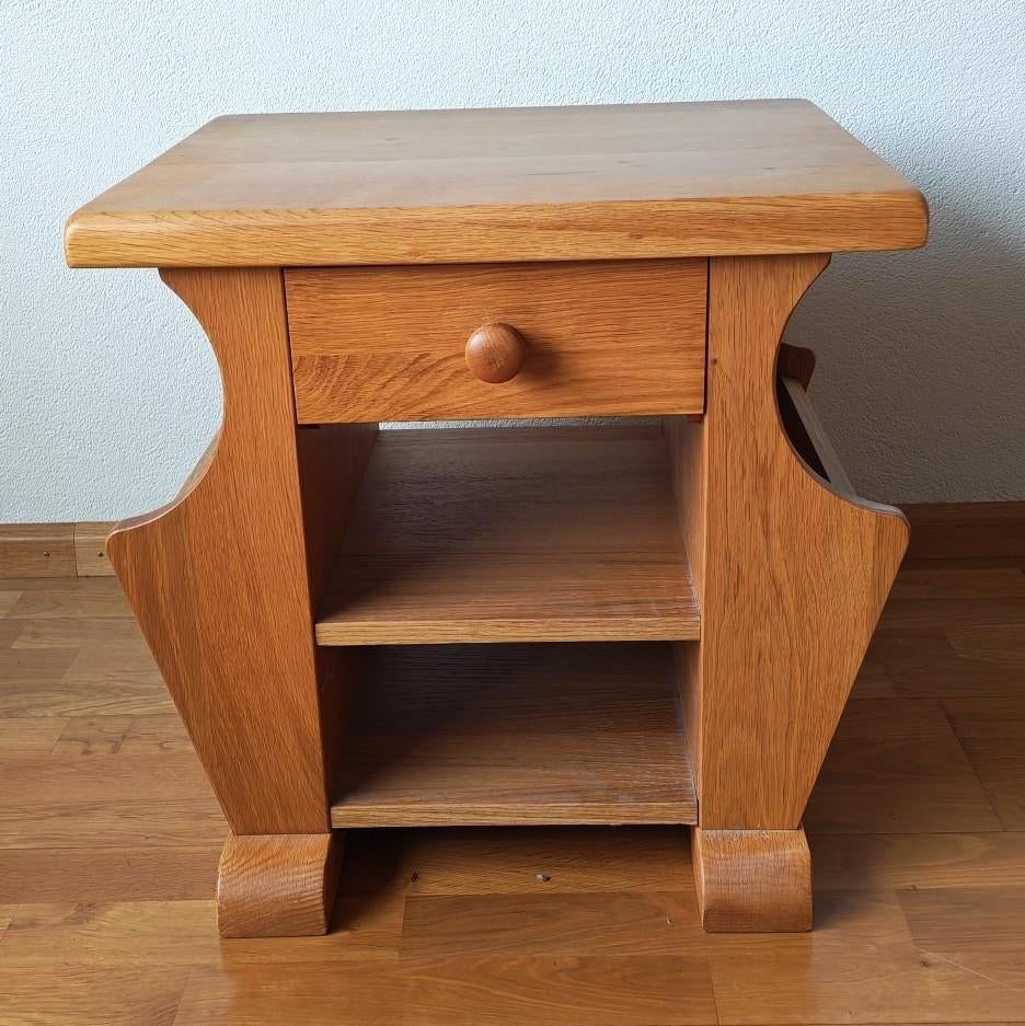 te koop: houten bijzettafeltje met lectuurbak, Huis en Inrichting, Tafels | Bijzettafels, Minder dan 55 cm, Klassiek, Zo goed als nieuw