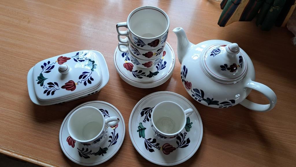 Boerenbont theepot, botervloot en kop en schotels, Ophalen, Aardewerk, Boerenbont, Overige typen