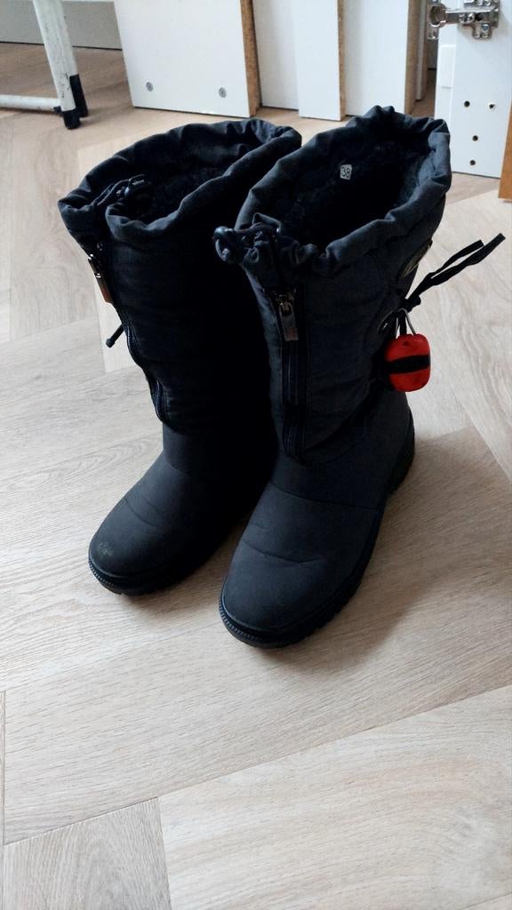 Dames Boots met uitklapbare spikes., Kleding | Heren, Wintersportkleding, Ophalen of Verzenden, Gedragen, Overige typen