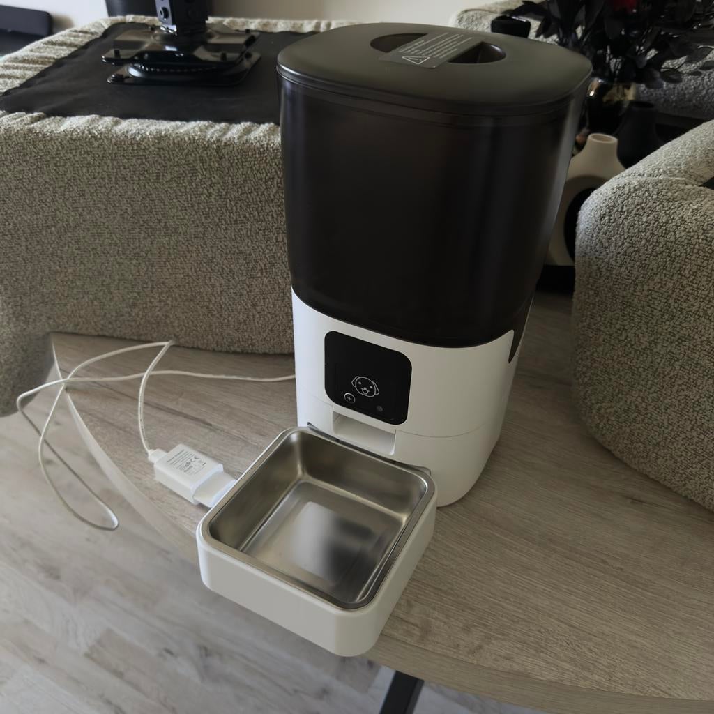Automatische voerbak Katten of Honden / pet feeder Cats Dogs, Ophalen of Verzenden, Zo goed als nieuw