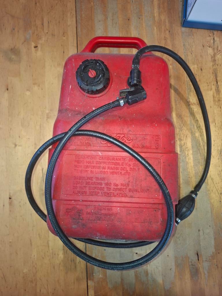Jerrycan 12 liter buitenboordmotor, Ophalen