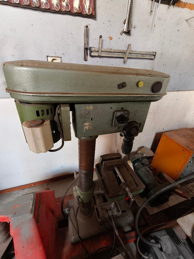 Te koop: kolomboormachine Hitachi, Ophalen, Gebruikt, 600 watt of meer, Kolomboormachine