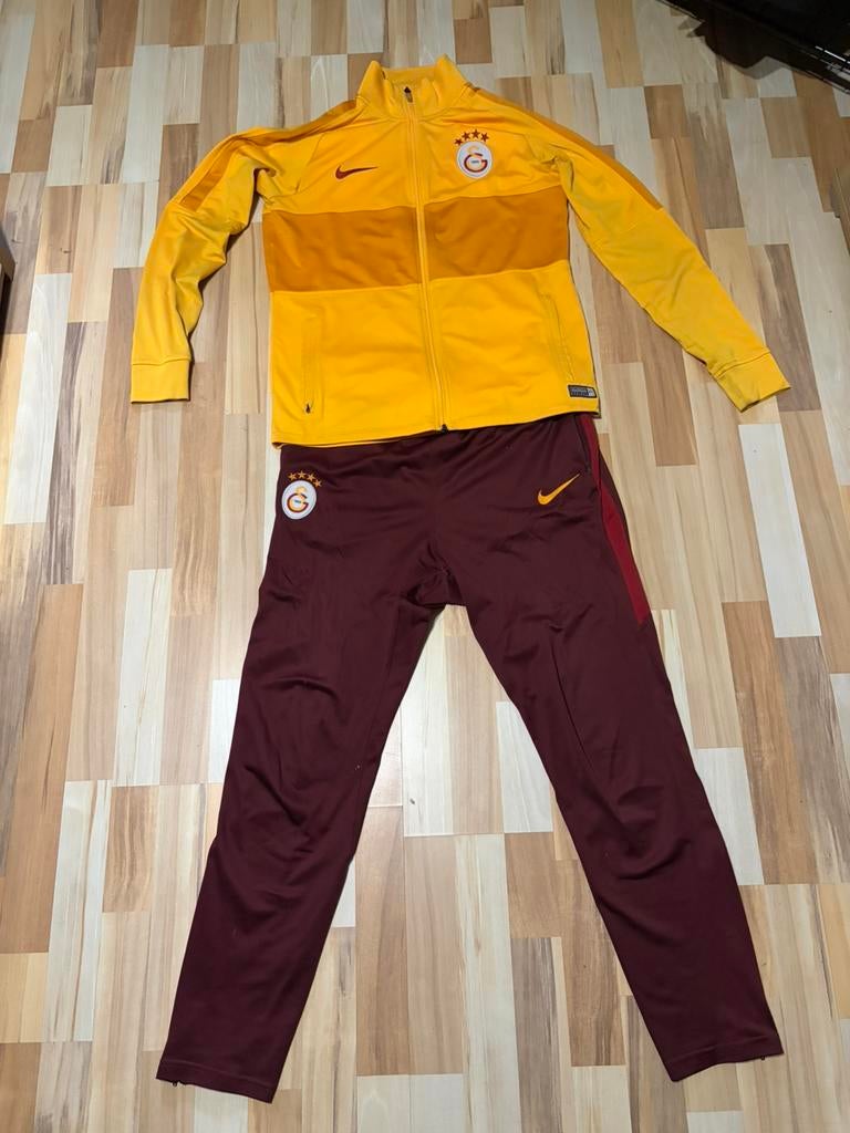 Galatasaray trainingspak, Ophalen of Verzenden, Zo goed als nieuw, Maat 48/50 (M), Voetbal