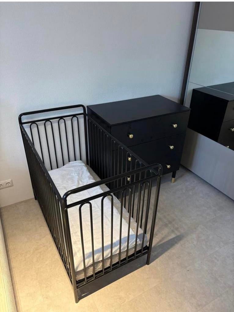 Prachtig metalen ledikant + houten commode - Zo goed als nie, Ophalen, Zo goed als nieuw, Ledikant