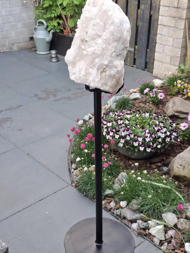 Bergkristal op standaard, Ophalen of Verzenden, Mineraal