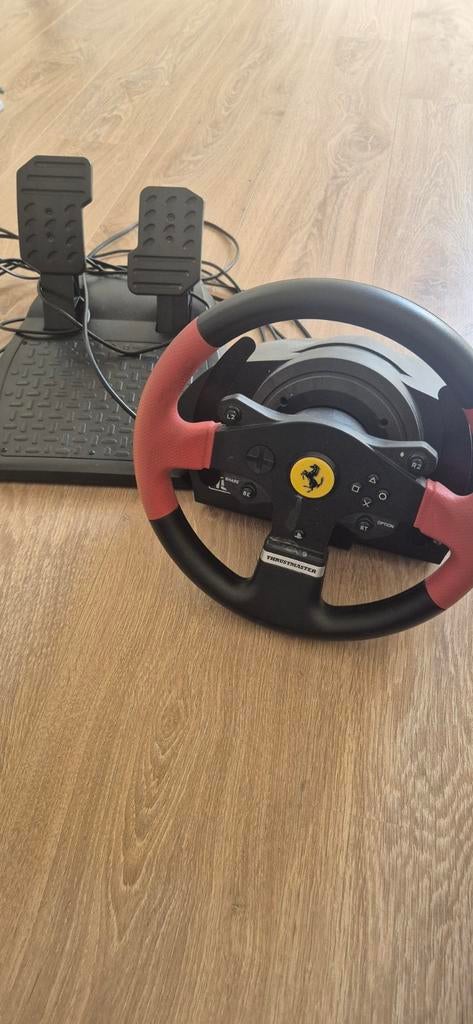 Thrustmaster T150 Ferrari racestuur met pedalen, Spelcomputers en Games, Ophalen of Verzenden, Gebruikt, Stuur of Pedalen, PlayStation 4